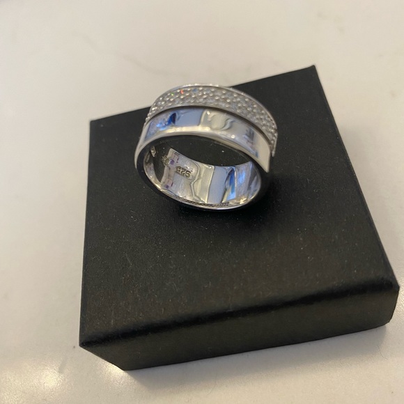 Silver Ring - with crystals size 8 - Picture 2 of 3
